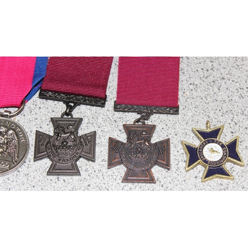 1447 - 7 assorted copy medals to inc 2 Victoria Cross, 2 DFC etc