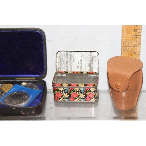 1644 - Box of small misc items to incl Barlow Shackler knife, harmonica, travelling cups in leather case et... 