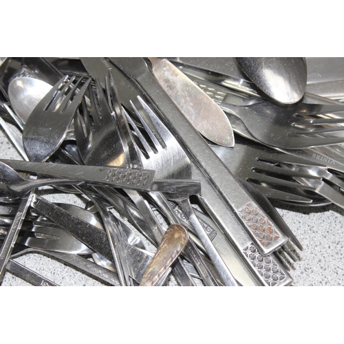 1009 - Approx 4 kg of stainless steel and silver-plated cutlery to incl Viners