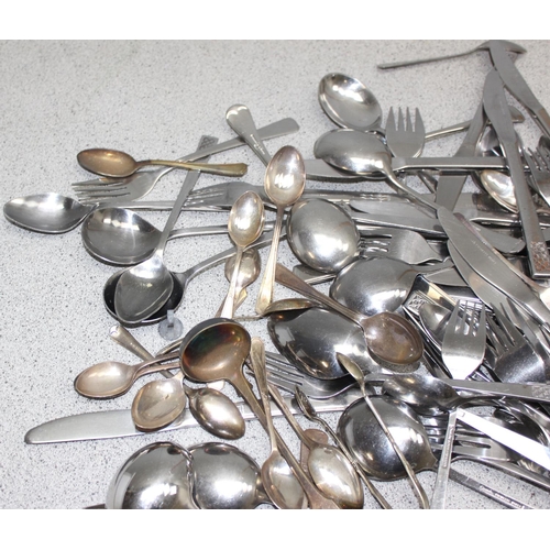 1009 - Approx 4 kg of stainless steel and silver-plated cutlery to incl Viners