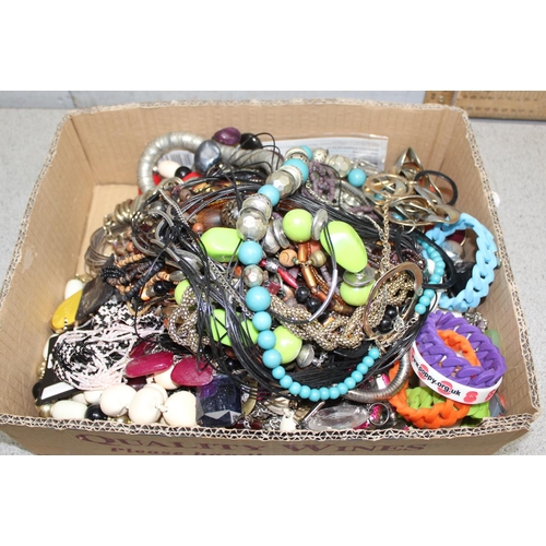 1115 - Qty of costume jewellery, approx 6.4kg gross