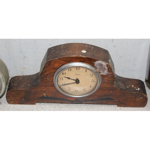 1301 - Qty of vintage clocks and a barometer (6)