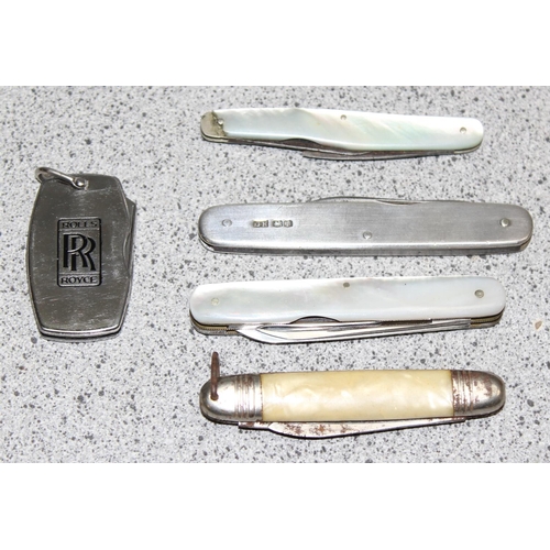 1430 - 5 small pocket knives to incl one with silver casing hallmarked Sheffield 1923, and one with hallmar... 