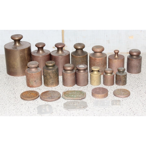 653 - Good qty of mainly brass apothecary weights & measures, 500grams > 10grams