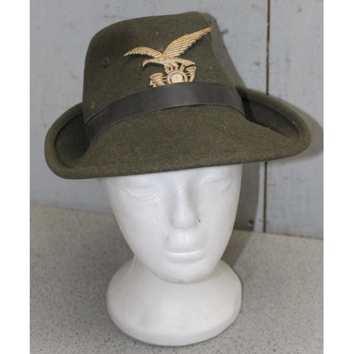 1473 - A vintage Italian Alpine Troops (Cappello Alpino) hat with Bomisa badge