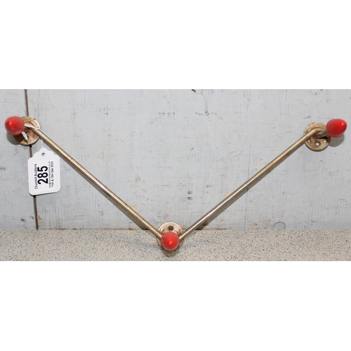 285 - Retro 3-hook wall mounted coat rack, approx 35cm wide