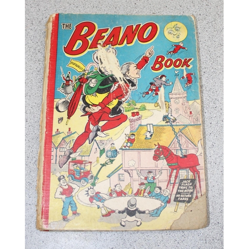 522 - Qty of vintage children's annuals and books from early 1950s to incl Enid Blyton, Beano, Girls Cryst... 