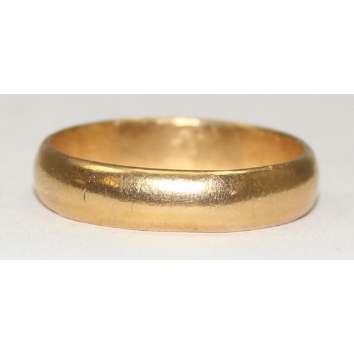 1111 - An antique 18ct gold wedding band ring, unmarked but XRF tests as 18ct gold, approx size P, approx 4... 