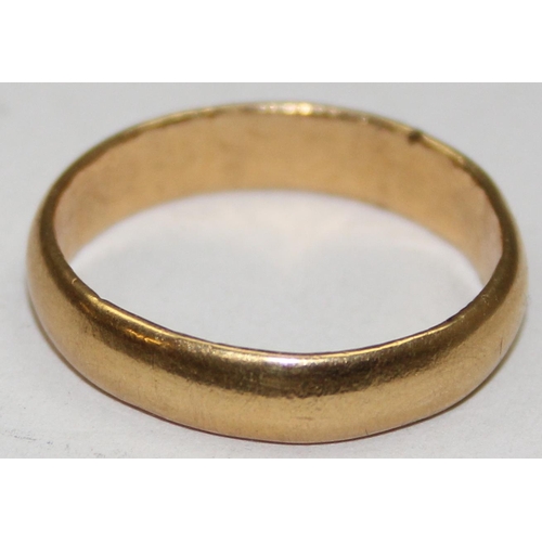 1111 - An antique 18ct gold wedding band ring, unmarked but XRF tests as 18ct gold, approx size P, approx 4... 