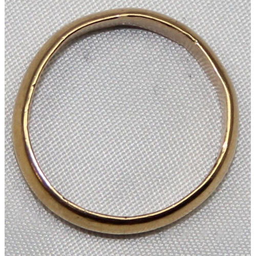 1111 - An antique 18ct gold wedding band ring, unmarked but XRF tests as 18ct gold, approx size P, approx 4... 