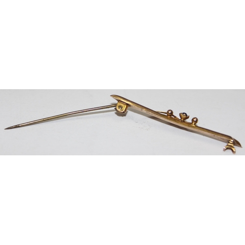 1113 - An early 20th century 9ct gold bar brooch set with sapphire, marked and XRF confirmed, approx 1.08g ... 