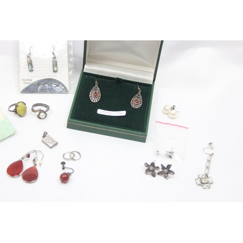 1128 - Qty of assorted silver and silver mounted jewellery, all pieces XRF tested, most pieces marked