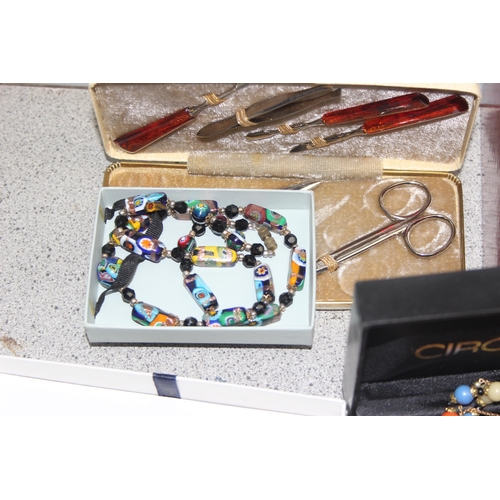 1130 - Qty of costume jewellery to incl beads, cufflinks, necklaces etc