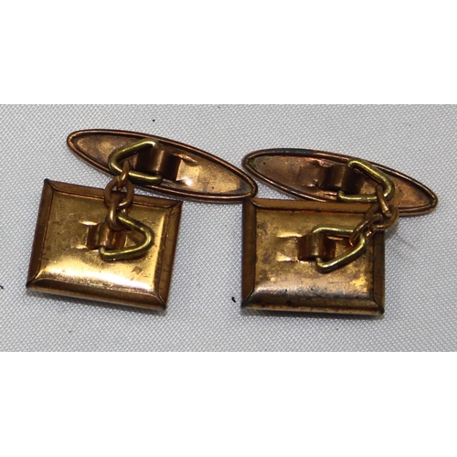 1137 - A pair of early 20th century Essex crystal type gilt metal cufflinks depicting an early motorcar