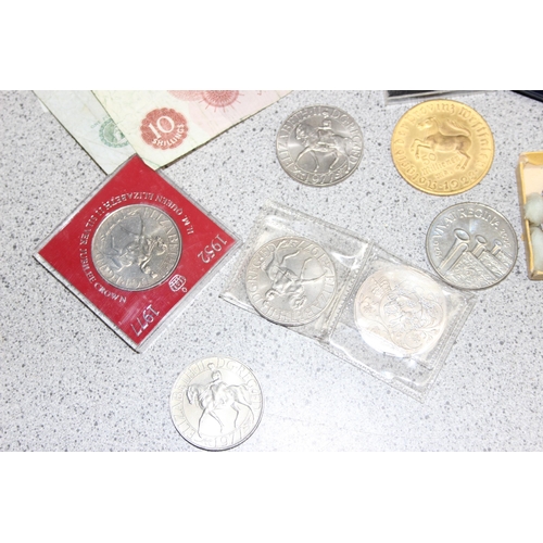 1201 - Qty of assorted crown coins, medallions, 2 £5 coins, 2 £1 notes, and a 10s note