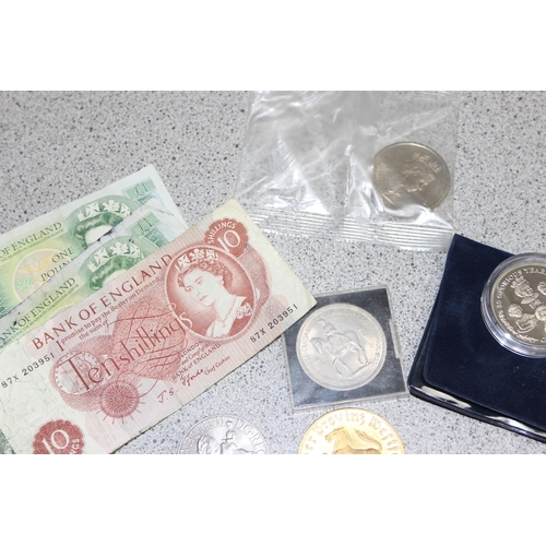 1201 - Qty of assorted crown coins, medallions, 2 £5 coins, 2 £1 notes, and a 10s note