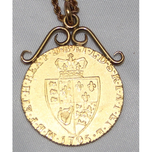 1208 - George III (1760-1820) 1795 Spade Guinea coin, with soldered scrollwork mount and 9ct gold chain, ap... 