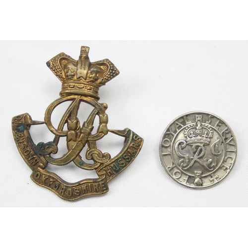 1478 - A Queens Own Oxfordshire Hussars badge and a WW1 period 