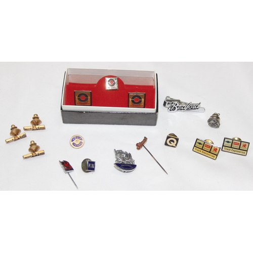 715 - Qty of assorted interesting vintage tie clips and badges, all motoring related