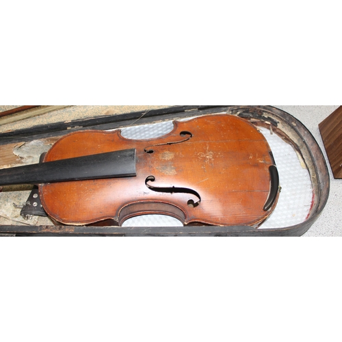 602 - An antique violin in case bearing Joseph Guarneius label to interior, in antique wooden case with un... 