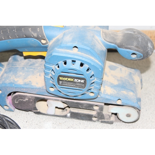 836 - Qty of power tools to include Workzone 800w belt sander and a JCB random orbital sander