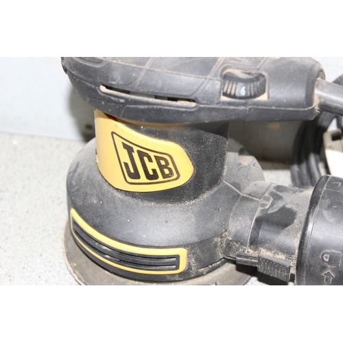 836 - Qty of power tools to include Workzone 800w belt sander and a JCB random orbital sander