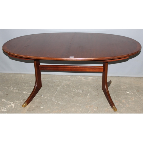 152 - A vintage G-Plan extending dining table with extra leaf, approx 209cm (164cm) wide x 107cm deep x 72... 