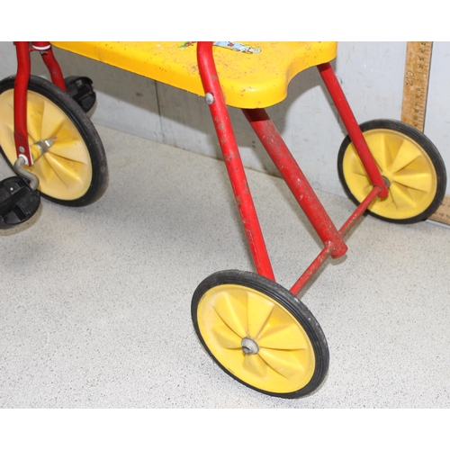 1546 - Vintage 1960’s Raleigh child's metal framed trike with original paintwork, handle bar grips and “lit... 