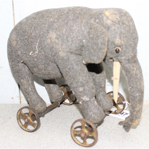 1547 - A well-loved vintage Steiff grey elephant on wheels, approx 25cm long