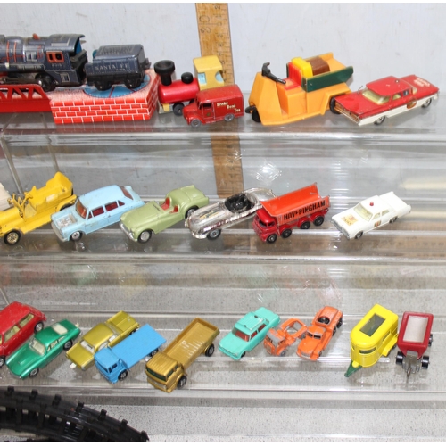 1551 - Qty of play-worn diecast toy vehicles to incl Matchbox, Spot On, Corgi and Dinky etc