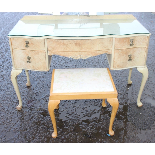 166 - A Queen Anne style dressing table and associated stool by Wrighton, approx 118cm wide x 48cm deep x ... 