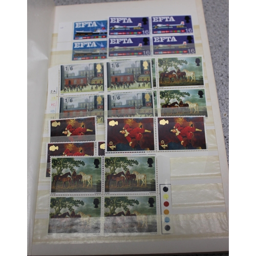 532 - Stamps - GB QE2 Commems Mint