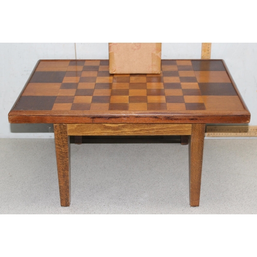 1545 - A vintage Isle of Lewis designed chess set with wooden chess table