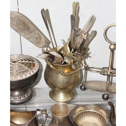 1068 - Qty of antique and later silver plated items to include coffee pots and jugs, approx. 9.5kg