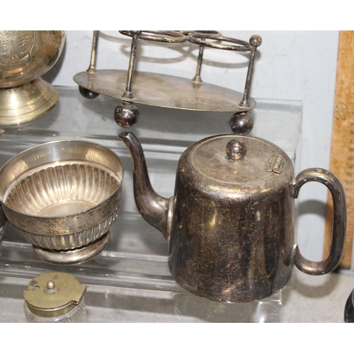 1068 - Qty of antique and later silver plated items to include coffee pots and jugs, approx. 9.5kg