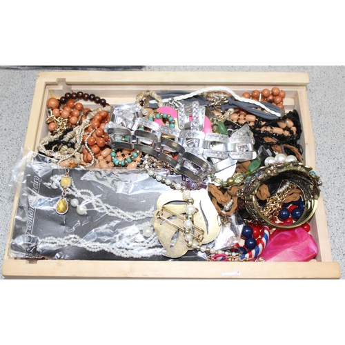 1138 - Qty of assorted costume jewellery to inc a small 6 drawer chest (3 boxes)