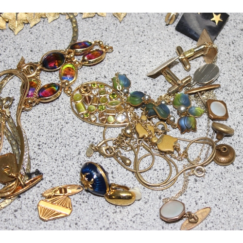 1142 - A large qty of assorted vintage and later gold plated jewellery, approx 240g gross