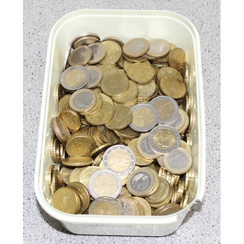 1225 - A large qty of assorted Euro coins, approx 2.8kg gross