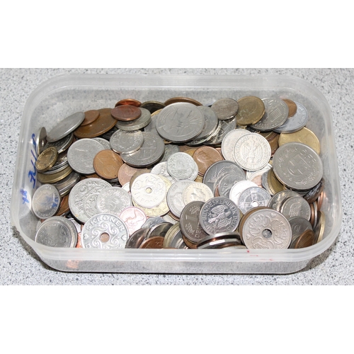 1226 - Qty of assorted mixed world and British coins, approx 1.9kg gross