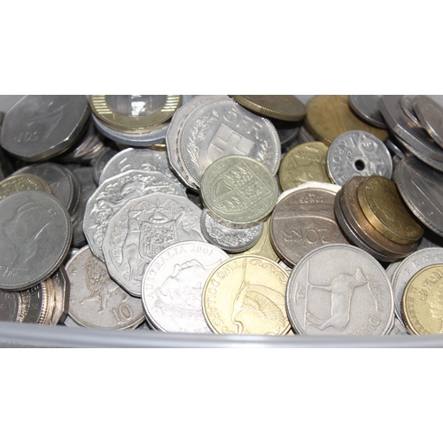 1233 - Qty of assorted mixed world and British coins, approx 1.4kg gross