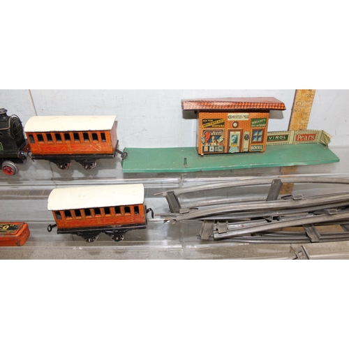 1552 - Qty of tin plate O gauge train items to incl engine (af), track and carriages etc