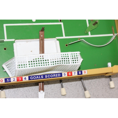 1553 - Vintage games - boxed Munro International Football, M-2 Matchbox Motorised Motorway, and an Airfix 1... 