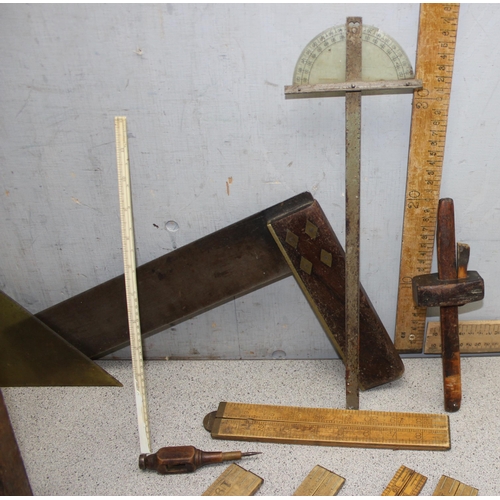 671 - Qty of vintage measuring equipment to include set squares, rulers and tape measures