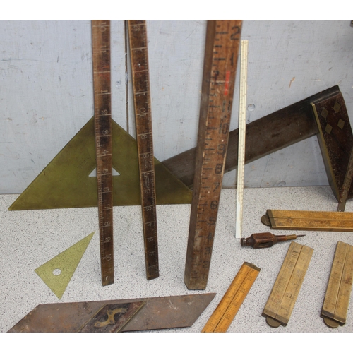 671 - Qty of vintage measuring equipment to include set squares, rulers and tape measures