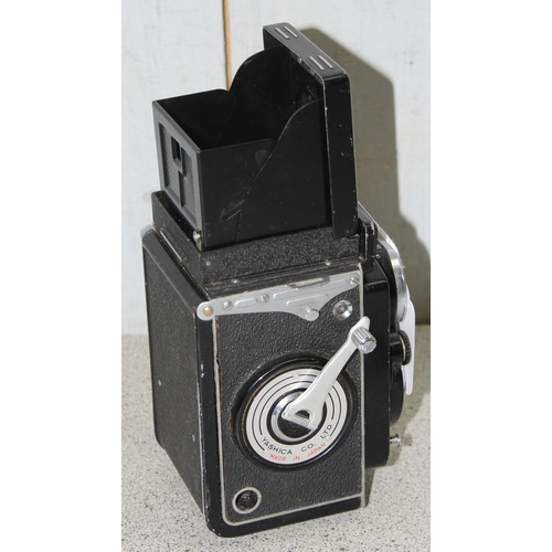 673 - A vintage Yashica-Auto TLR camera with Copal -MXV lens