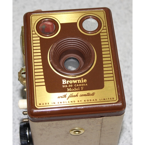 675 - Qty of special edition coloured 'Brownie' box cameras by Kodak