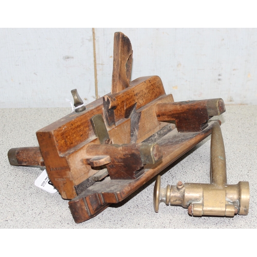 820 - A vintage wooden plough plane and a brass wine bottle corker (2)