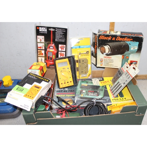 824 - Qty of tools to include a Goliath 250 pro 110v extension pack and a Black and decker HG991 hot air p... 