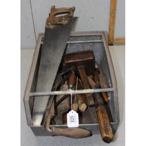 829 - Qty of vintage hand tools to include saw, wooden mallet and chisels