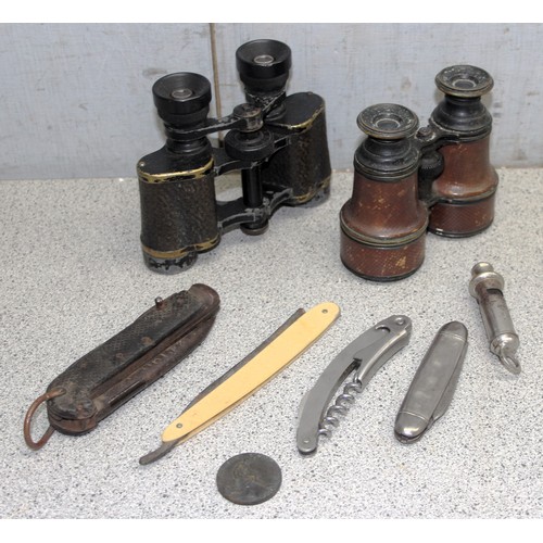 1493 - 4 assorted knives and razors to inc a military jack knife, 2 pairs of binoculars, one with military ... 